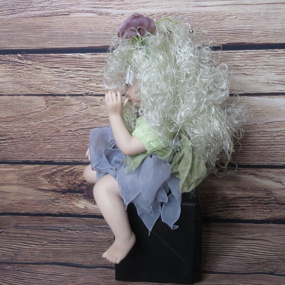 Duck House Heirloom Sitting 14" Desdemona Sitting Doll - Picture 7 of 12